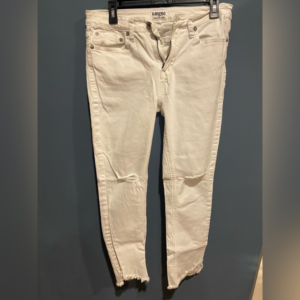 Umgee Shark-Bite Skinny Jeans